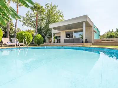 PoolOfHouse