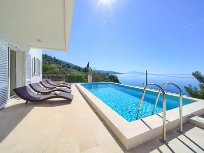 PoolOfHouse