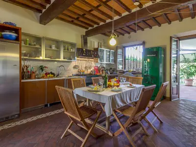 Küche und Essbereich