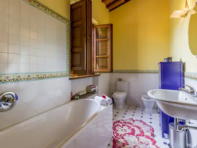 Badezimmer mit Badewanne