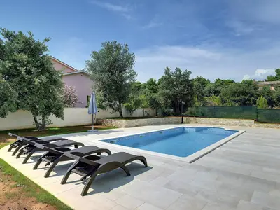 PoolOfHouse
