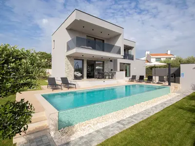 Villa für 9 Personen (220 m²) in Medulin 3/10