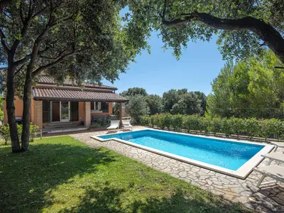 PoolOfHouse