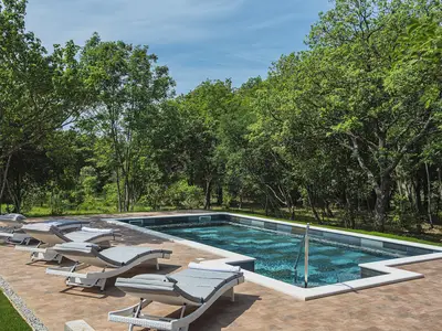 PoolOfHouse