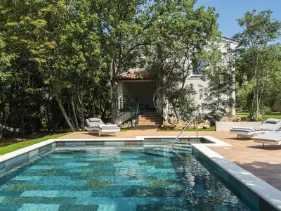 PoolOfHouse