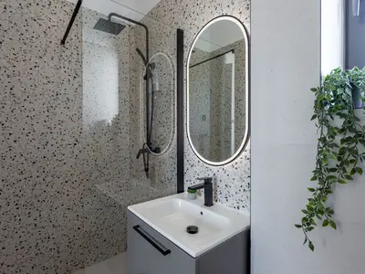 Badezimmer mit Dusche