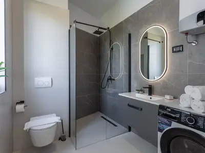 Badezimmer mit Dusche