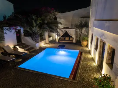 PoolOfHouse