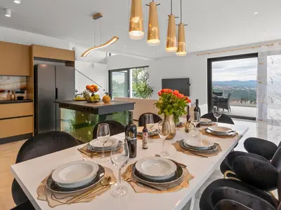 Dining area and fully equipped kitchen of Villa Gabi