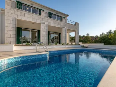 PoolOfHouse