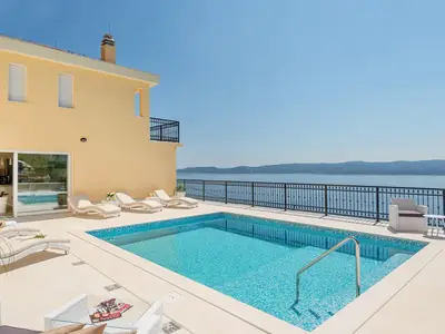 Villa Sun Palace, luxuriöse Villa mit 5 Schlafzimmern und herrlichem Panoramablick auf das Meer