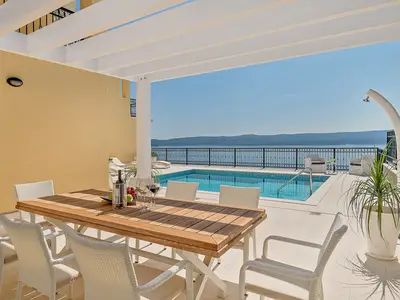 Vollklimatisiert, mit kostenlosem WLAN, 5 Schlafzimmern, 4 Bädern, einem 35 m2 großen privaten Pool mit Massage und Hydrolysesystem