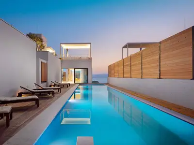 Hochwertig gestaltete Villa Bura mit beheiztem Pool, Whirlpool, Wellness, Fitnessraum, Sauna, 3 Schlafzimmern und offenem Meerblick.