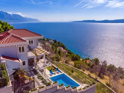 Villa S & A mit beheiztem privatem Pool, 3 Schlafzimmer, 3 Bäder, Spielplatz