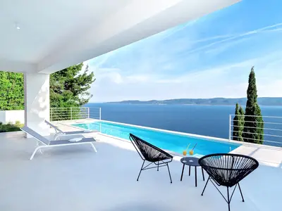 Villa V mit privatem 27m2 Pool und spektakulärem Meer- und Inselblick