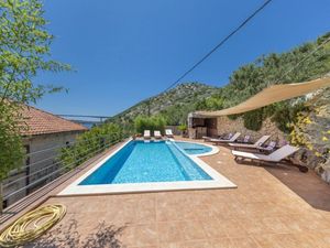 Villa für 8 Personen (580 m&sup2;) in Mokošica