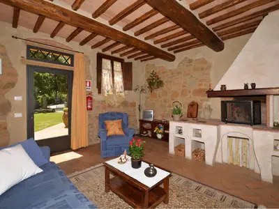 Das Hauptwohnzimmer mit dem typischen Kamin