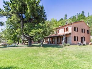 19375710-Villa-8-Montefelcino-300x225-1