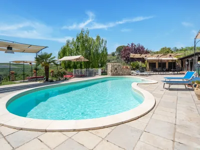 PoolOfHouse