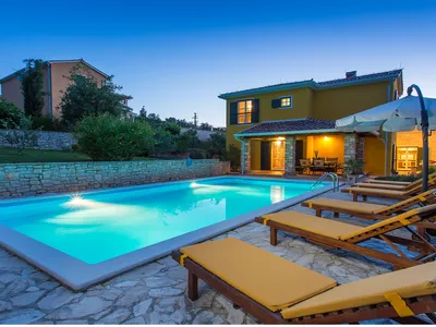 PoolOfHouse