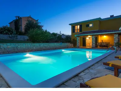 PoolOfHouse