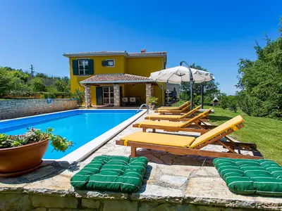 PoolOfHouse