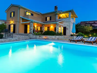 PoolOfHouse