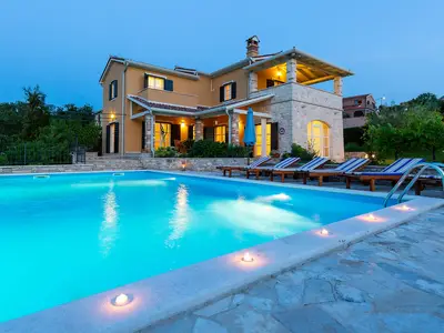 PoolOfHouse