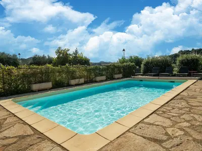PoolOfHouse
