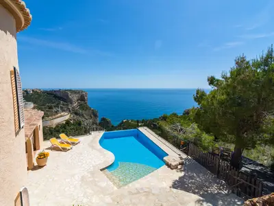 PoolOfHouse