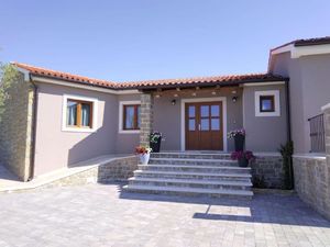 23939624-Villa-8-Motovun-300x225-4