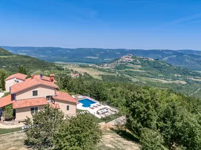 Villa für 6 Personen (300 m²) in Motovun 1/10