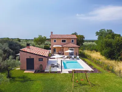 Villa für 7 Personen (180 m²) in Muntić 1/10