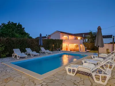 Villa für 10 Personen (120 m²) in Muntrilj 9/10