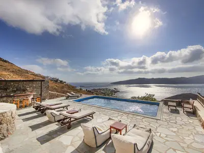 PoolOfHouse