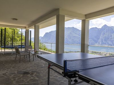 Die Terrasse mit Freizeitbereich
