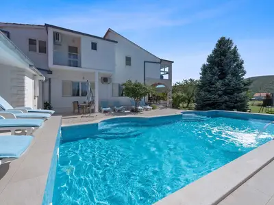Villa für 10 Personen (280 m²) in Neorić 2/10