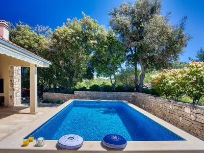 Ein privater und beheizter 24 m2 großer Pool