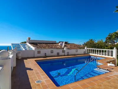 PoolOfHouse
