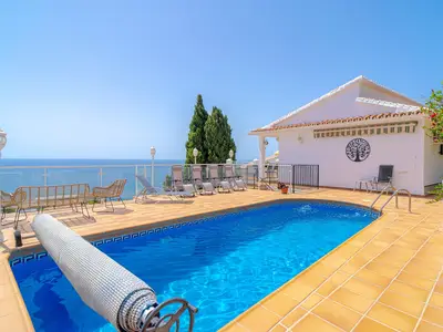 PoolOfHouse