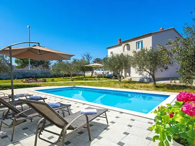 Villa für 13 Personen (220 m²) in Nin 1/10