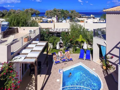 PoolOfHouse