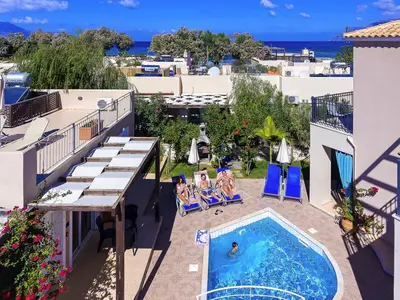 PoolOfHouse