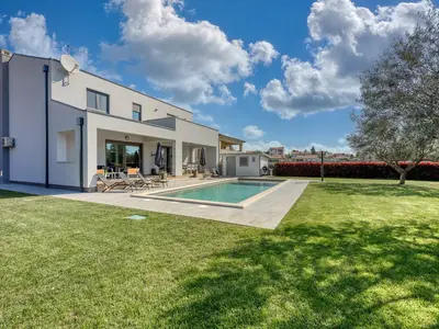 Villa für 10 Personen (250 m²) in Nova Vas 1/10