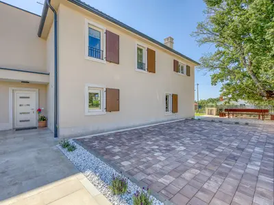 Villa für 8 Personen (224 m²) in Nova Vas 10/10