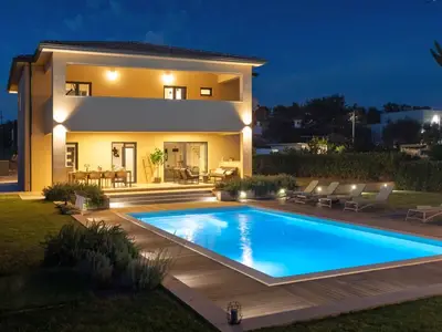 Villa für 8 Personen (329 m²) in Nova Vas 1/10