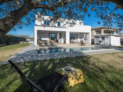 Villa für 10 Personen (250 m²) in Nova Vas 1/10