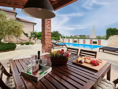 Villa für 8 Personen (200 m²) in Novigrad 2/10