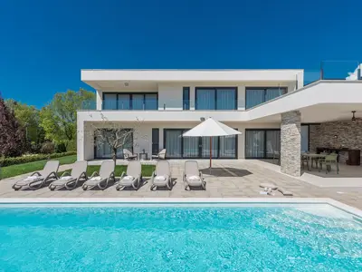 Villa für 8 Personen (220 m²) in Novigrad 1/10