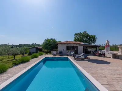 Villa für 4 Personen (100 m²) in Novigrad 3/10
